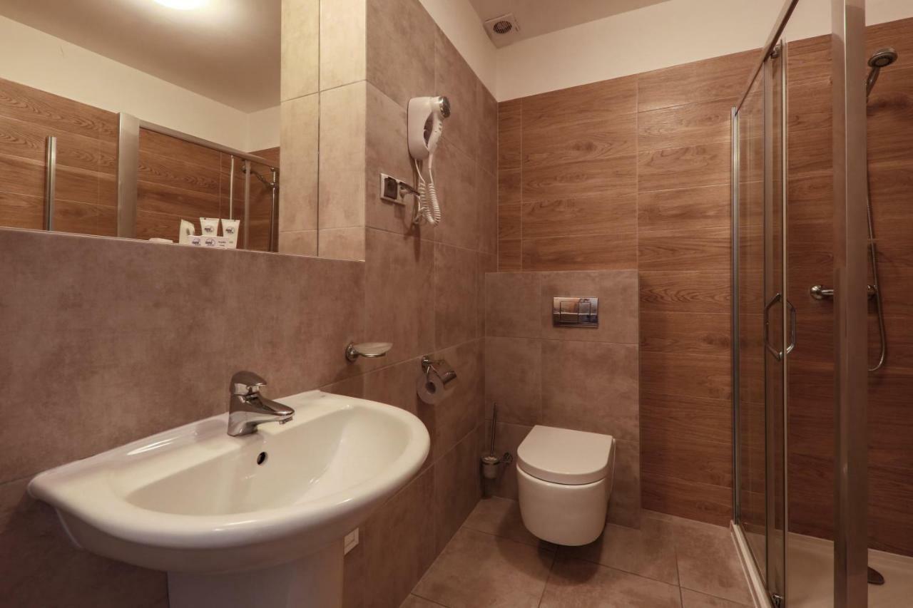 Hotel *** Nat Krynica-Zdrój Kültér fotó